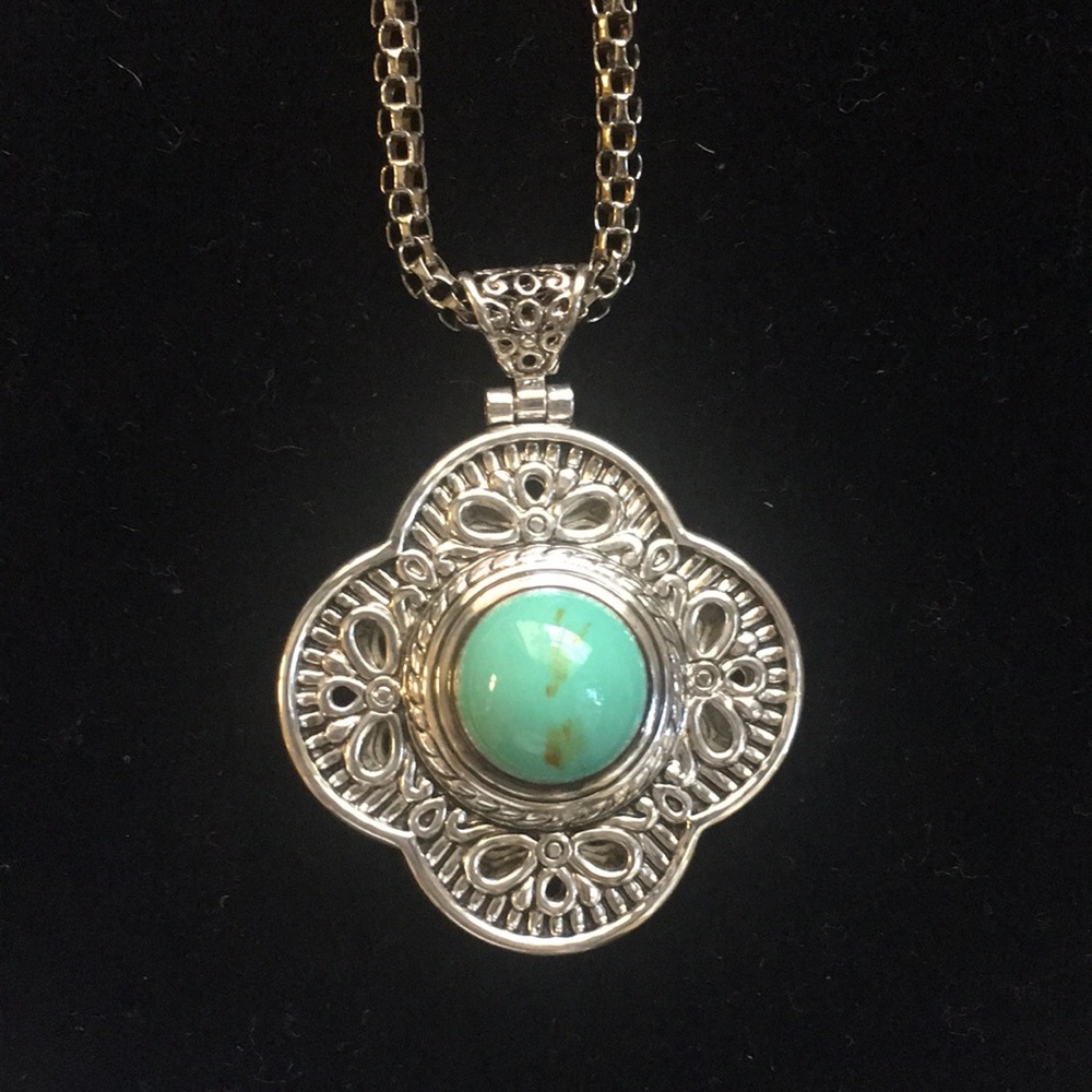 Ladies pendent with long silver color chain